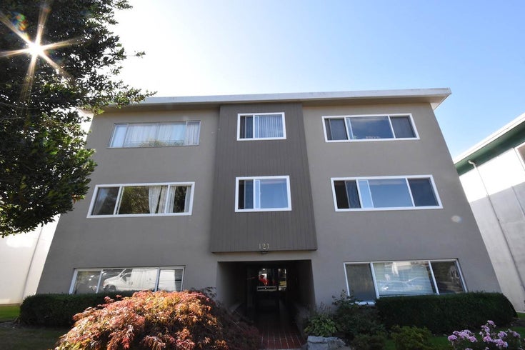 2 121 E 18TH STREET - Central Lonsdale Apartment/Condo for sale, 2 Bedrooms (R2400524)