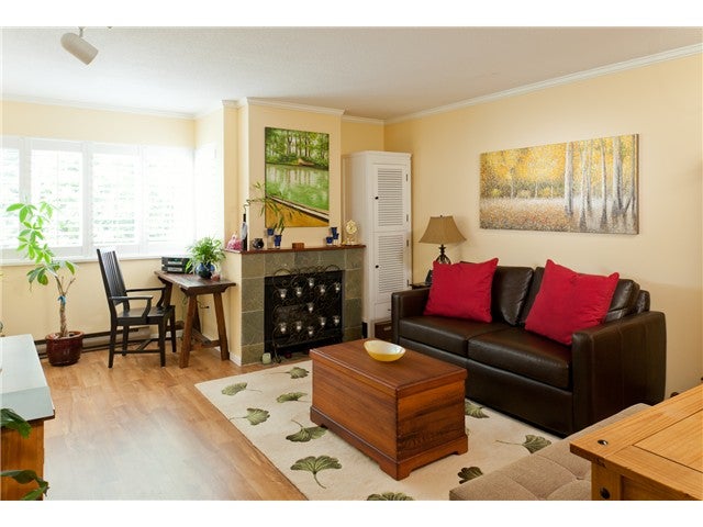 3021 WILLOW ST - Fairview VW Townhouse, 1 Bedroom (V1034778)