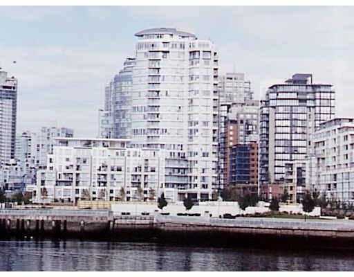 # 807 1383 MARINASIDE CR - Yaletown Apartment/Condo, 3 Bedrooms (V612169)