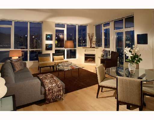 # 3503 1189 MELVILLE ST - Coal Harbour Apartment/Condo, 3 Bedrooms (V674313)