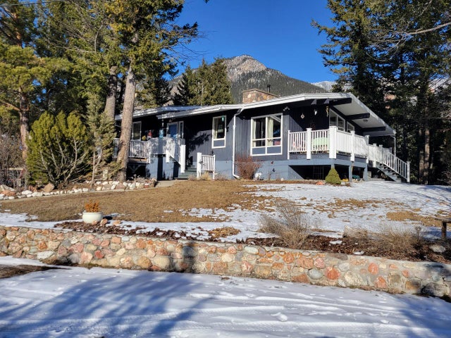 8096 DUBY ROAD - Radium Hot Springs House for sale, 3 Bedrooms (2475381)