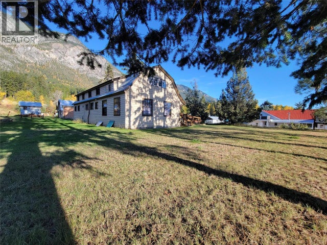970 95 Highway - Spillimacheen Residential Commercial Mix for Sale(10363435)
