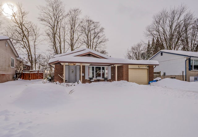 555 Sprucehill Ave - Waterloo HOUSE, 4 Bedrooms (40697976)