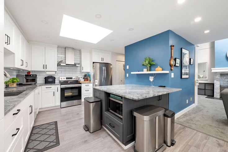 410 - 777 Eighth Street - Uptown NW Apartment/Condo for Sale, 2 Bedrooms (R3034320)