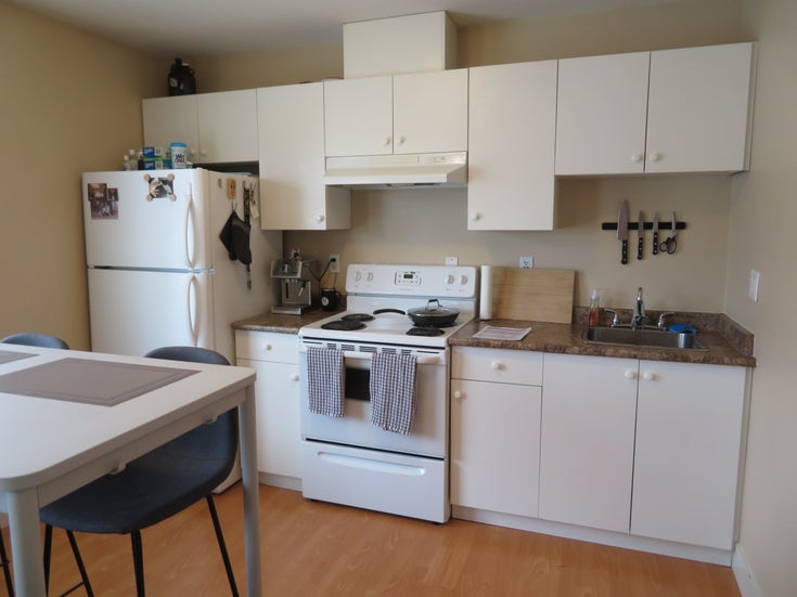 Coach House - 6949 196 St Surrey - Clayton Single Family Residence for Rent, 1 Bedroom 