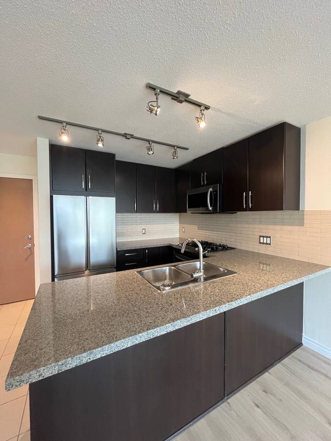 660 Nootka Way - Port Moody Centre Apartment/Condo, 2 Bedrooms 