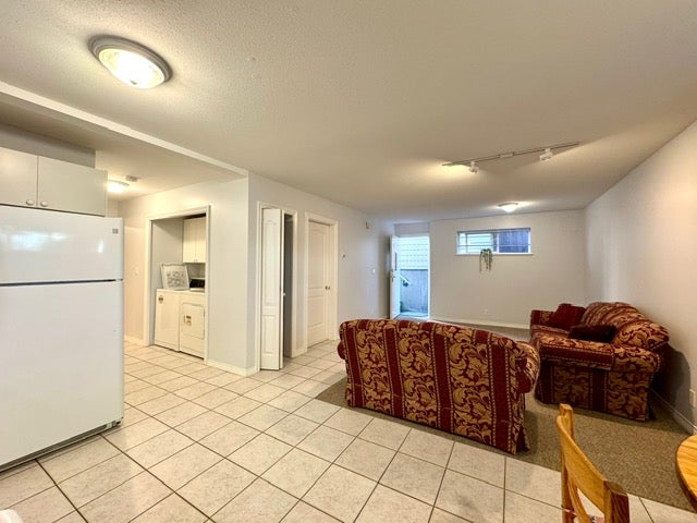 Lower - 319 Avalon Drive - North Shore Pt Moody Single Family Residence for Rent, 1 Bedroom 
