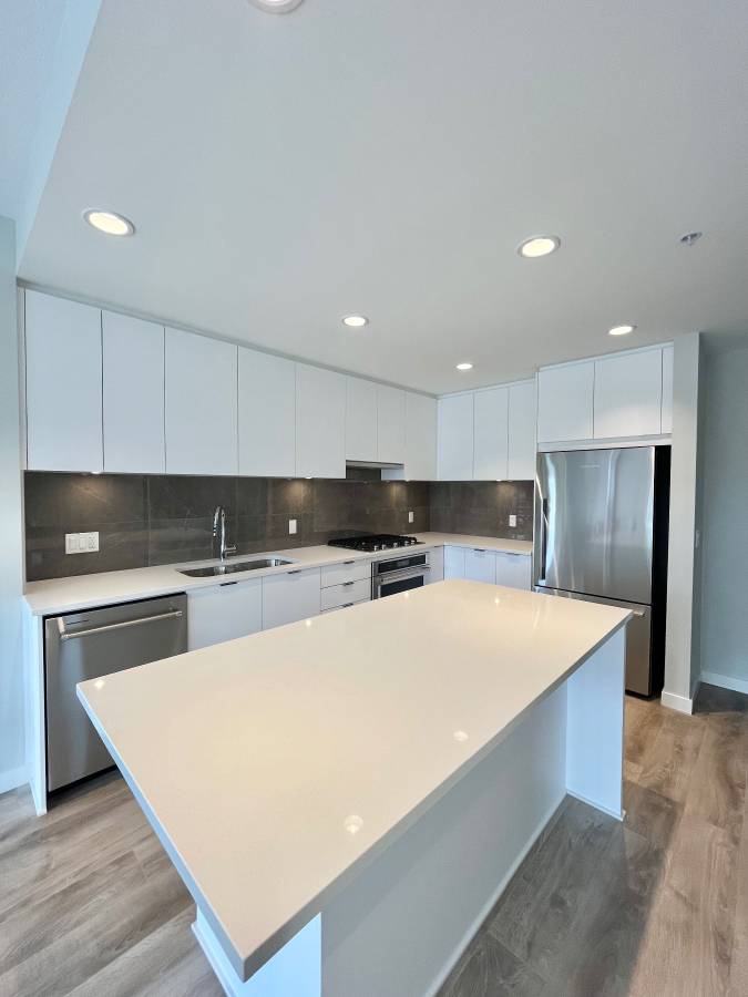 615 Cottonwood Ave - Coquitlam West Apartment/Condo for Rent, 2 Bedrooms 