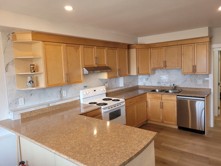2177 Park Crescent - Basement  - Chineside Single Family Residence for Rent, 3 Bedrooms 