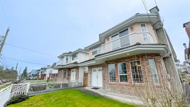 Upper - 5352 Dominion Street - Central BN House/Single Family for sale, 3 Bedrooms 