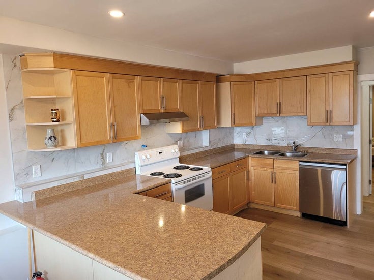 Lower - 2177 Park Crescent  - Chineside Single Family Residence for Rent, 3 Bedrooms 