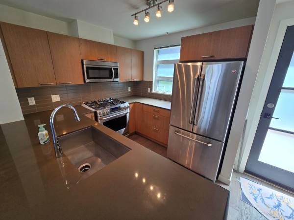 95 Moody St, Port Moody  - Port Moody Centre Townhouse for Rent, 2 Bedrooms 