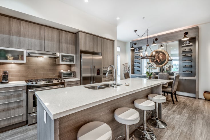 7811 209St, Langley - Langley Townhouse, 2 Bedrooms (GORGEOUS 2 BED, 2 BATH TOWNHOUSE WITH HUGE ROOFTOP PATIO)