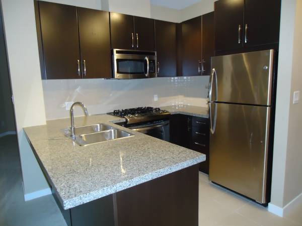 407-701 Klahanie  - North Shore Pt Moody Apartment/Condo, 2 Bedrooms 