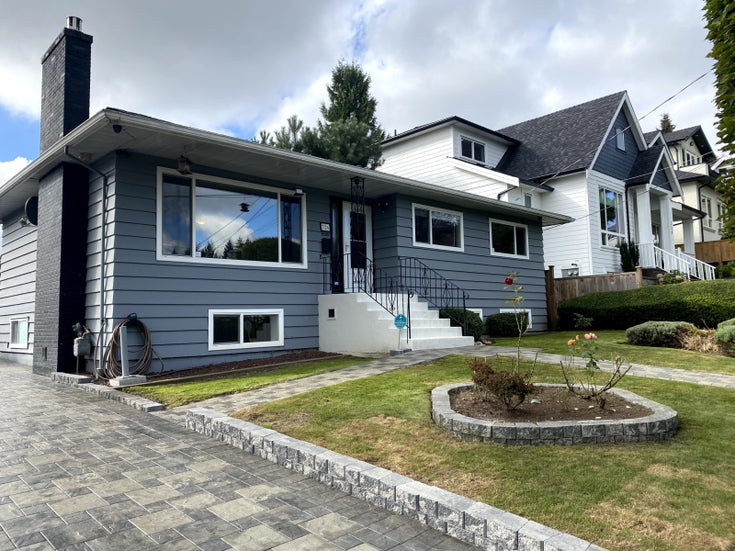 Upper 326 Hoult Street, New Westminster - New Westminster House/Single Family, 3 Bedrooms (3 BED (UPPER) HOME W/ HUGE YARD + GARDEN!)