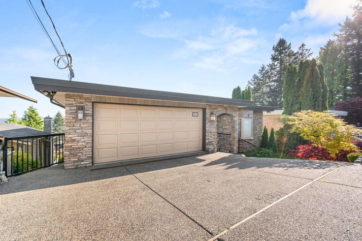 14728 Oxenham Avenue - White Rock Single Family Residence, 4 Bedrooms (R3015378)
