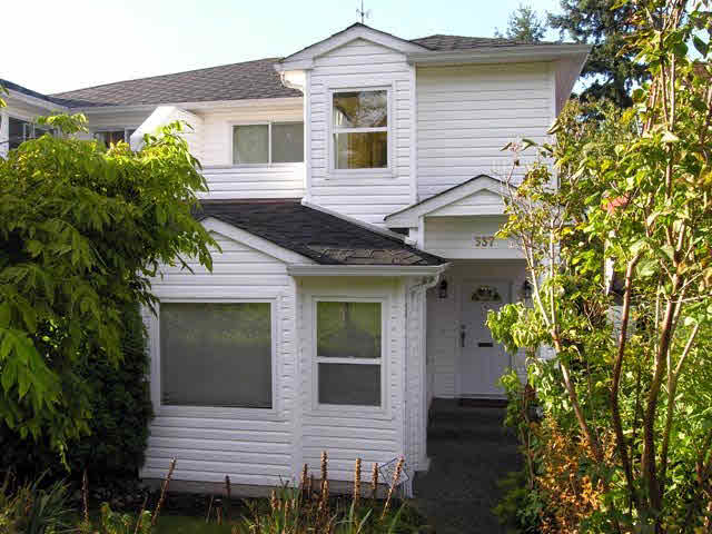 337 E 5th Street - Lower Lonsdale 1/2 Duplex, 3 Bedrooms (V562430)