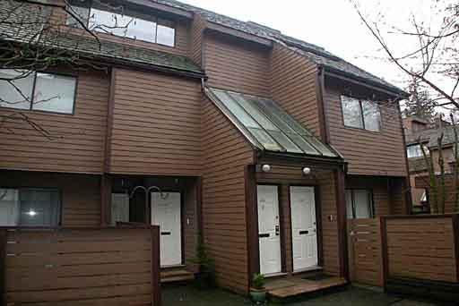 3305 Mountain Highway - Lynn Valley Townhouse, 2 Bedrooms (V376308)