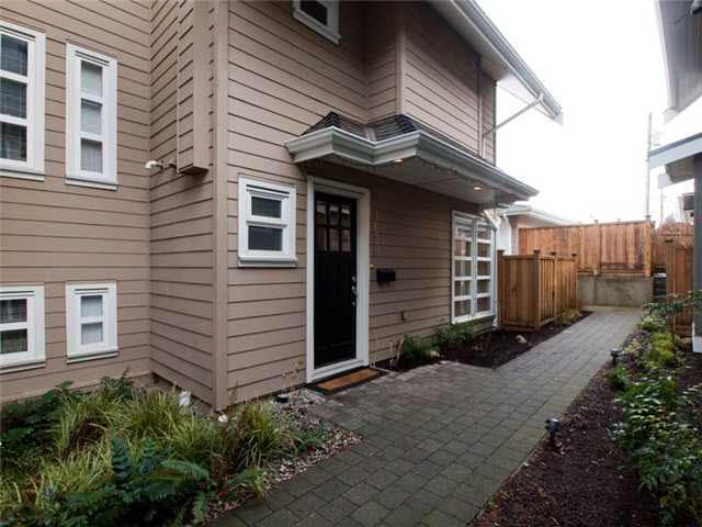 1638 St. Andrews Avenue - Central Lonsdale 1/2 Duplex, 3 Bedrooms (V928501)