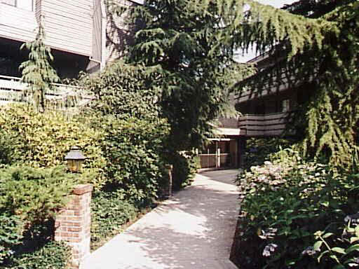 206 1385 Draycott Road - Lynn Valley Apartment/Condo, 1 Bedroom (V222350)