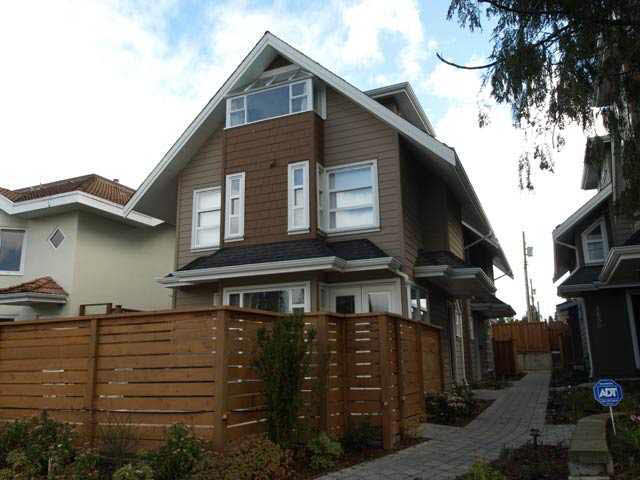 1636 St. Andrews Avenue - Central Lonsdale 1/2 Duplex, 3 Bedrooms (V814075)