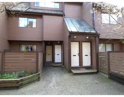 3317 Mountain Highway - Lynn Valley Townhouse, 2 Bedrooms (V784791)