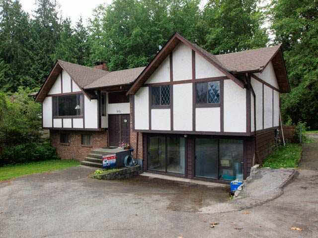 901 Hendecourt Road - Lynn Valley House/Single Family, 6 Bedrooms (V834342)