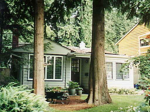 3945 Lynn Valley Road - Lynn Valley House/Single Family, 2 Bedrooms (V058511)