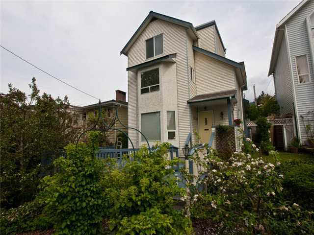 244 E 27th Street - Upper Lonsdale House/Single Family, 4 Bedrooms (V890059)