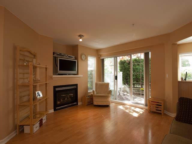 111 147 E 1st Street - Lower Lonsdale Apartment/Condo, 2 Bedrooms (V827496)