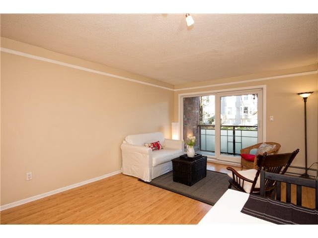 303 360 E 2nd Street - Lower Lonsdale Apartment/Condo, 1 Bedroom (V996376)