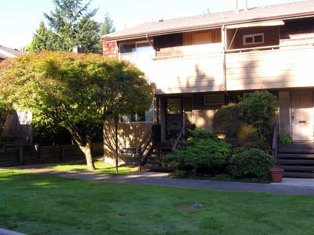 2369 Mountain Highway - Lynn Valley Townhouse, 4 Bedrooms (V616492)