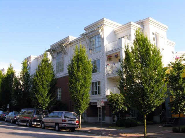 200 137 E 1st Street - Lower Lonsdale Apartment/Condo, 2 Bedrooms (V600078)