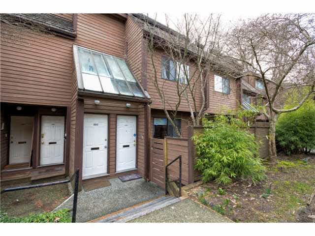 3319 Mountain Highway - Lynn Valley Townhouse, 2 Bedrooms (V993772)