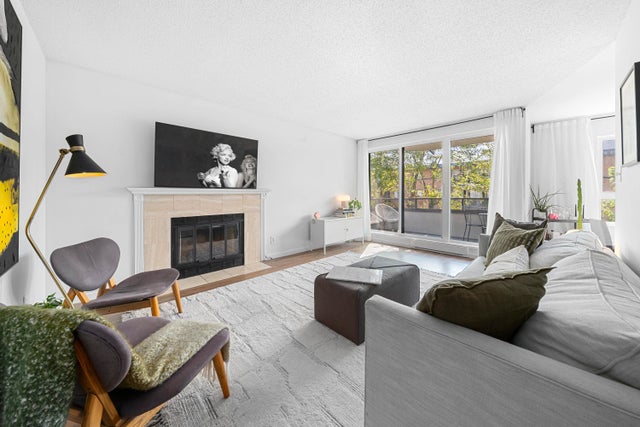 207 145 E 12TH STREET - Central Lonsdale Apartment/Condo for sale, 2 Bedrooms (R2922781)