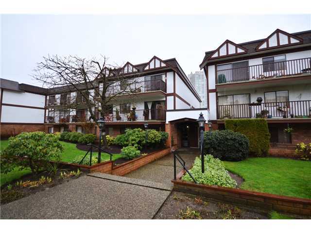 # 216 131 W 4TH ST - Lower Lonsdale Apartment/Condo, 2 Bedrooms (V936886)