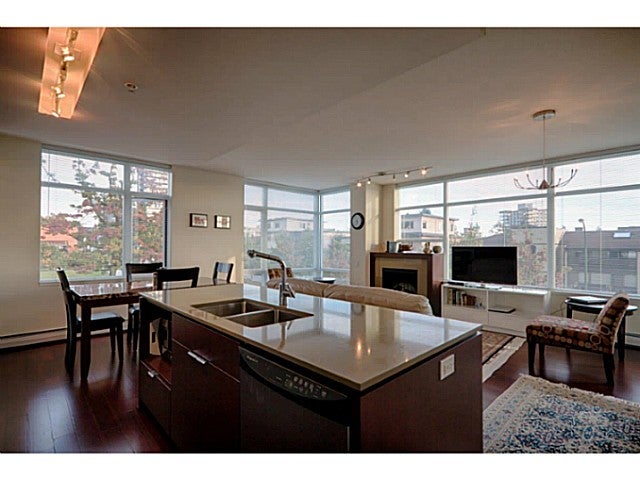 # 304 158 W 13TH ST - Central Lonsdale Apartment/Condo for sale, 2 Bedrooms (V1089175)