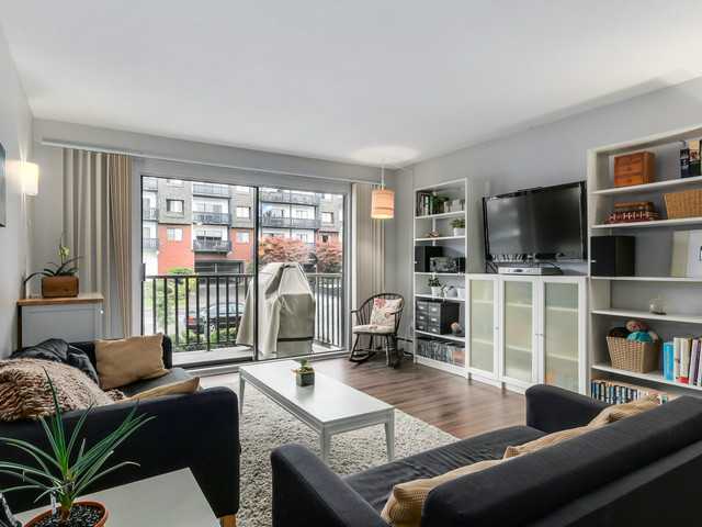 # 201 131 W 4TH ST - Lower Lonsdale Apartment/Condo for sale, 2 Bedrooms (V1090521)