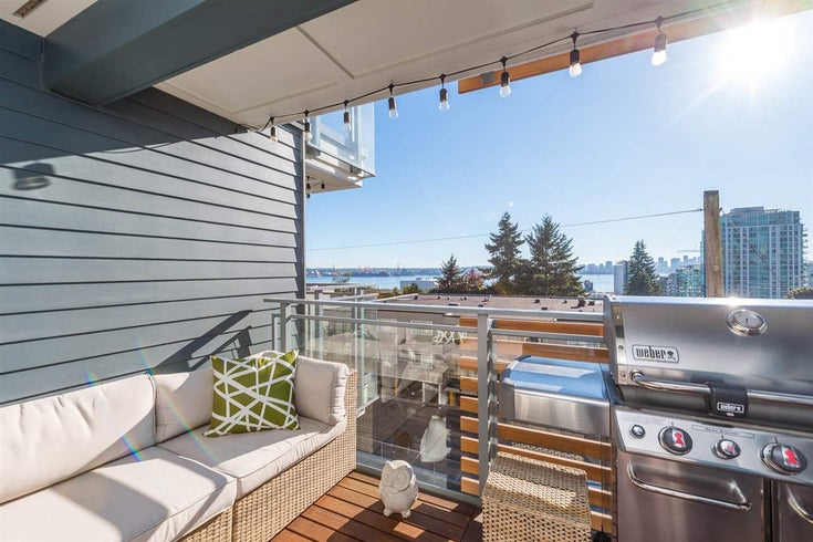 303 221 E 3RD STREET - Lower Lonsdale Apartment/Condo for sale, 2 Bedrooms (R2210573)