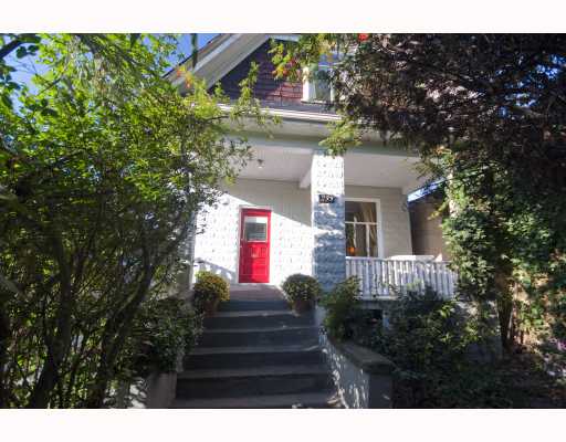 233 W 6TH AV - False Creek House/Single Family, 3 Bedrooms (V786894)