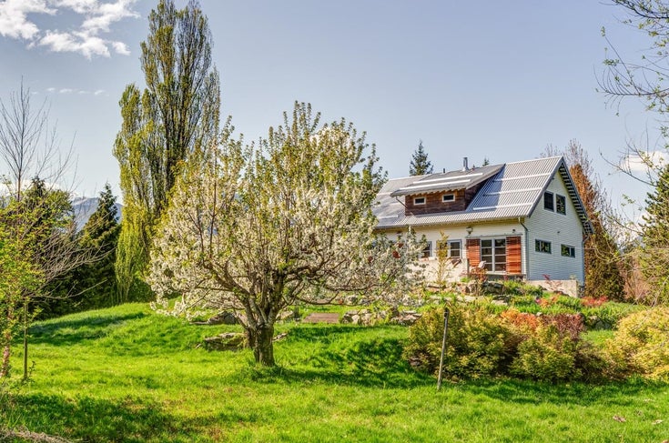 7597 Pemberton Meadows Road - Pemberton Single Family Residence for Sale, 4 Bedrooms (R2976538)