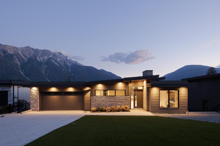 7681 Cerulean Drive - Pemberton Single Family Residence for Sale, 5 Bedrooms (R3032356)