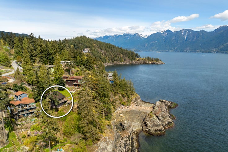 825 Hummingbird Lane - Bowen Island Single Family Residence, 3 Bedrooms (R2973045)