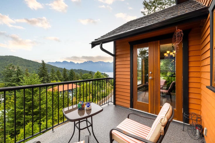 571 Roocroft Lane - Bowen Island Single Family Residence for Sale, 2 Bedrooms (R2975683)