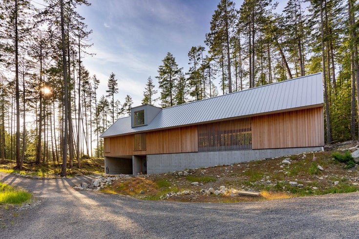 1565 Douglas Road - Bowen Island Single Family Residence for Sale, 4 Bedrooms (R2992073)