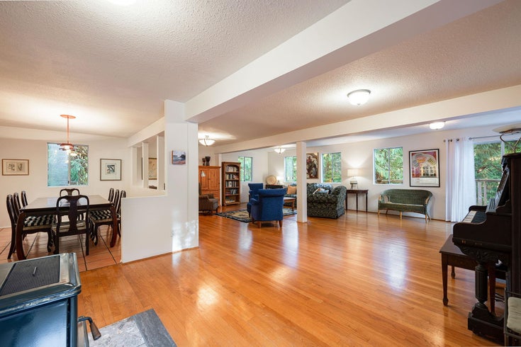 850 Bolton Road - Bowen Island Single Family Residence for Sale, 7 Bedrooms (R2993041)