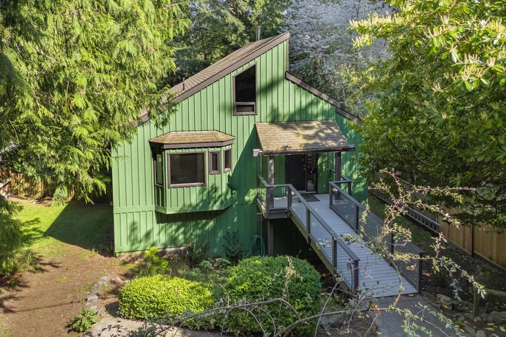 1311 Hillcrest Road - Bowen Island Single Family Residence for Sale, 3 Bedrooms (R2996184)