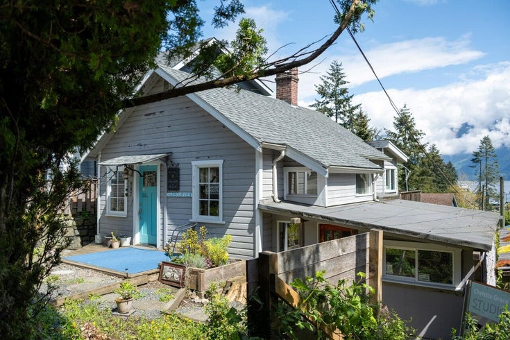 987 Dorman Road - Bowen Island Single Family Residence for Sale, 2 Bedrooms (R2997257)