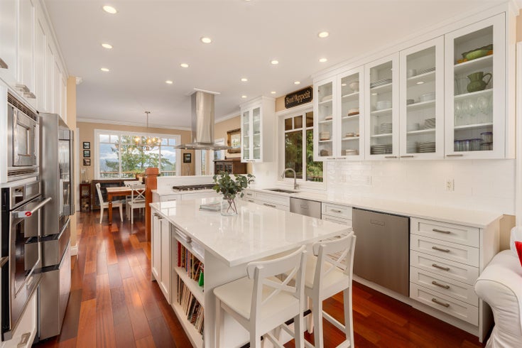 947 Village Drive - Bowen Island Single Family Residence for Sale, 4 Bedrooms (R2999044)