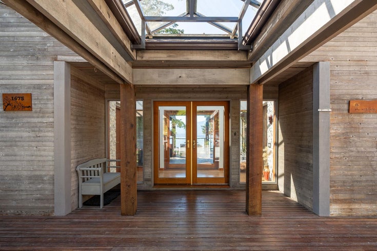 1675 Whitesails Drive - Bowen Island Single Family Residence for Sale, 3 Bedrooms (R3008167)